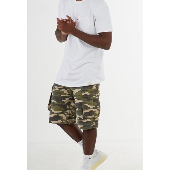 TRUE RELIGION Men’s Cargo Shorts Camouflage NWT - Picture 2 of 16